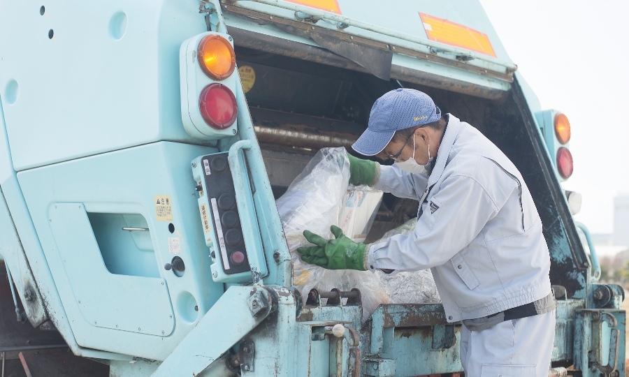 明石市で安心できる産業廃棄物の収集運搬業者なら「明進清掃」へお任せください