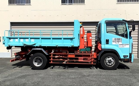 中型アーム式脱着装置付コンテナ専用車