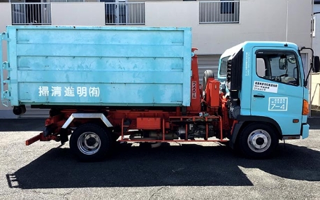 4tアーム式脱着装置付コンテナ専用車