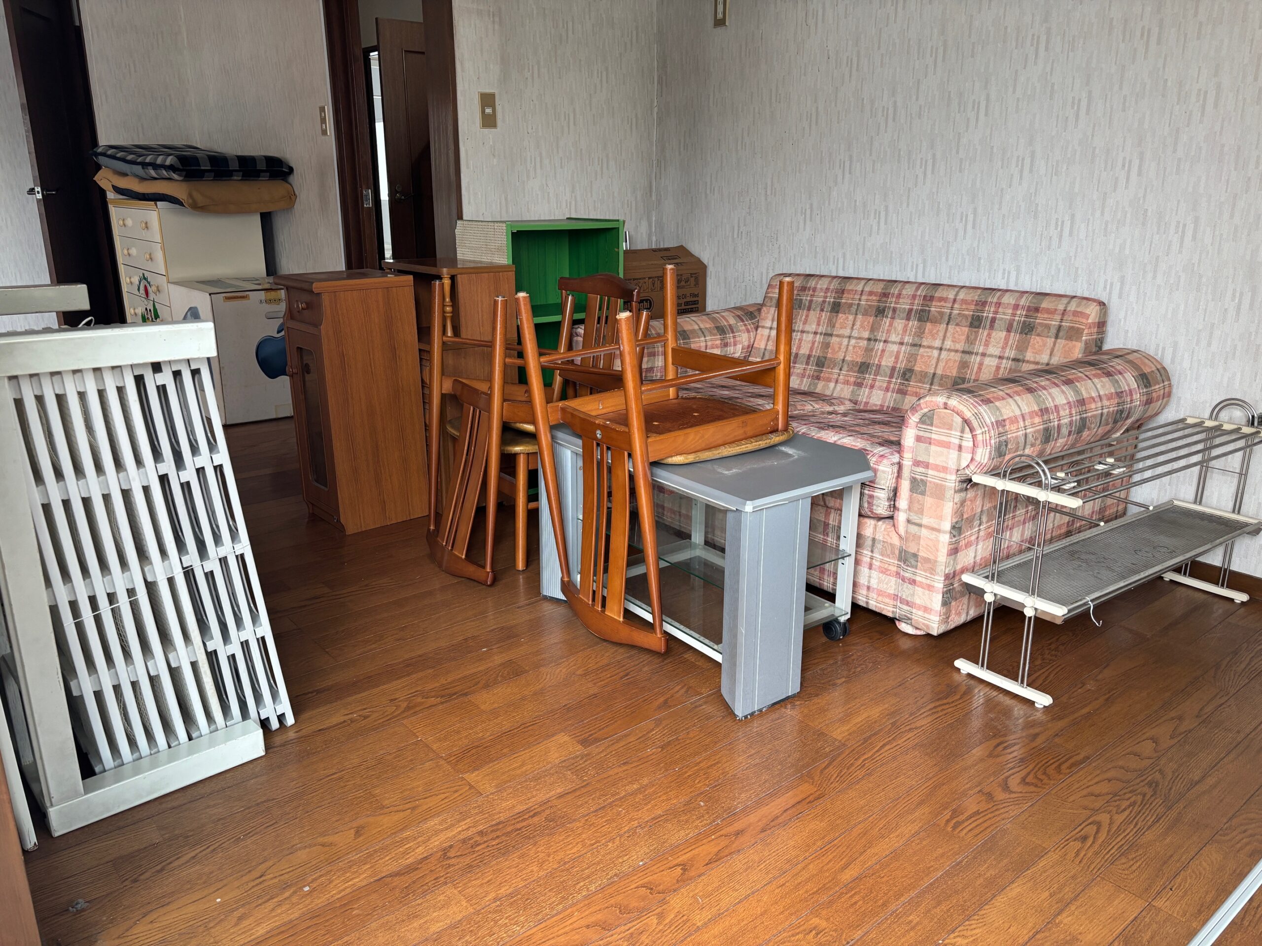 不用品（タンス・ソファー・鏡台など）回収の回収事例before