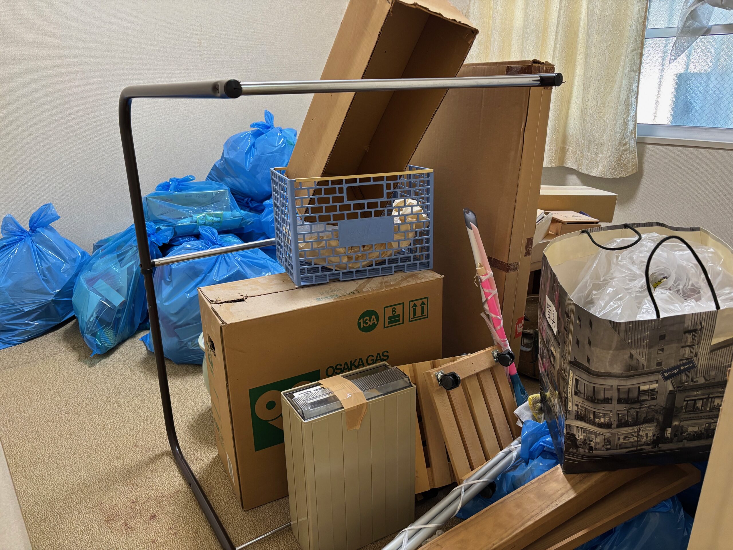 遺品整理に伴う茶器・陶器類などの回収事例before