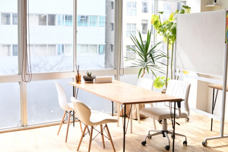 明石市の事業ごみ定期回収の相場は？業種別の料金目安と業者の選び方