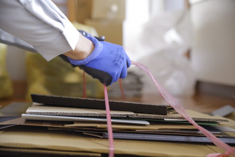 産業廃棄物と一般廃棄物の違いとは？定義・種類・処理責任をわかりやすく解説